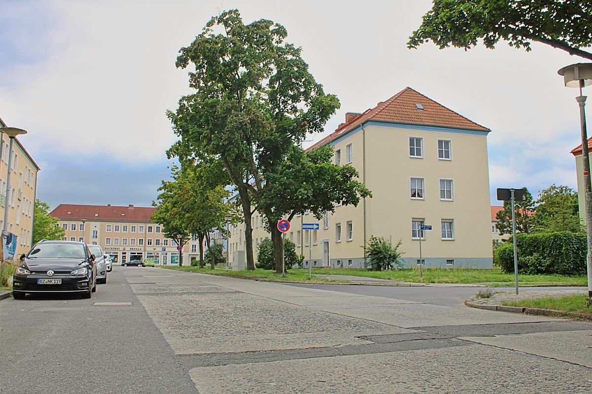 Hier soll die Straße in Ordnung gebracht werden
