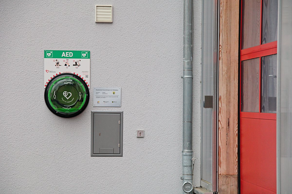 Lebensrettungs-Technik am Feuerwehrhaus