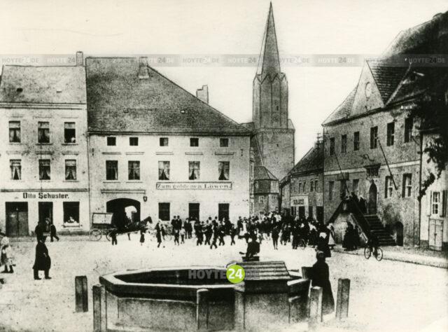 Man sieht den Hoyerswerda Markt um 1870.