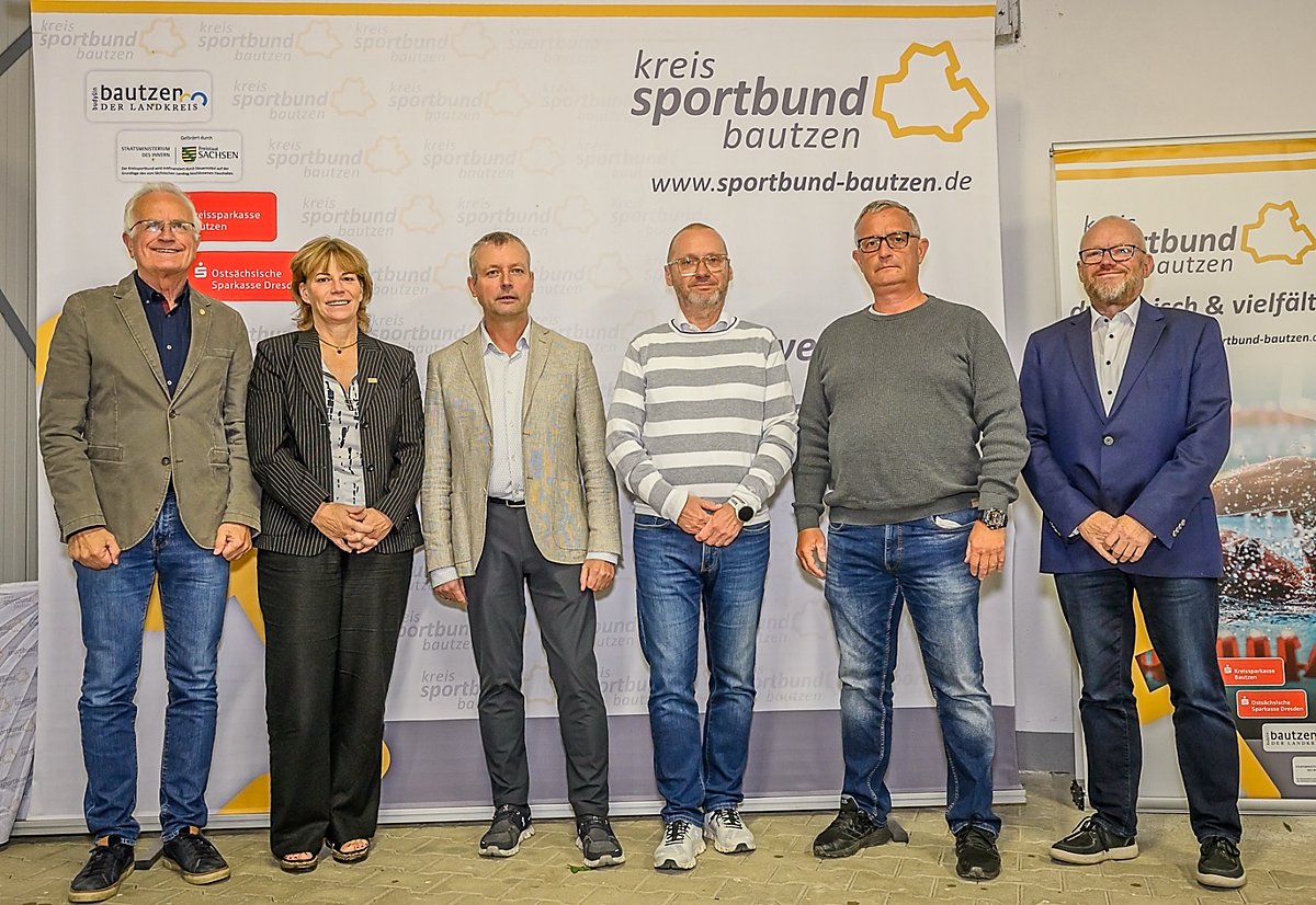 Man sieht das gewählte Präsidium des Kreissportbundes Bautzen: Dietmar Stange, Daniela Fünfstück, Lars Jenichen, Torsten Pfuhl, Jan Geppert und Michael Theiß.