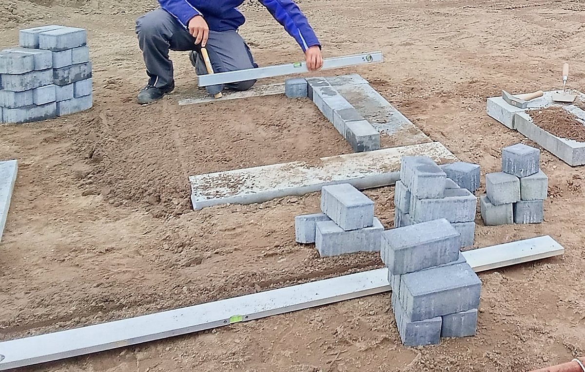 Man sieht eine Baustelle.