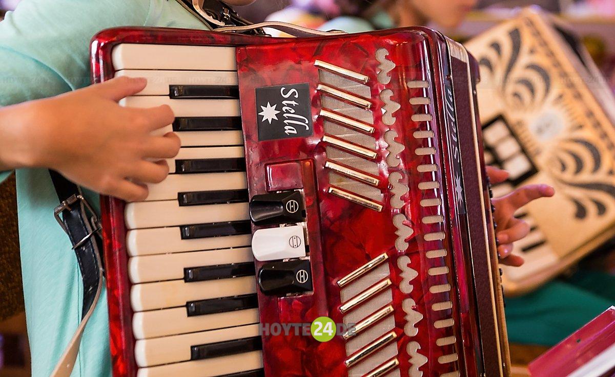 Man sieht ein Akkordeon.