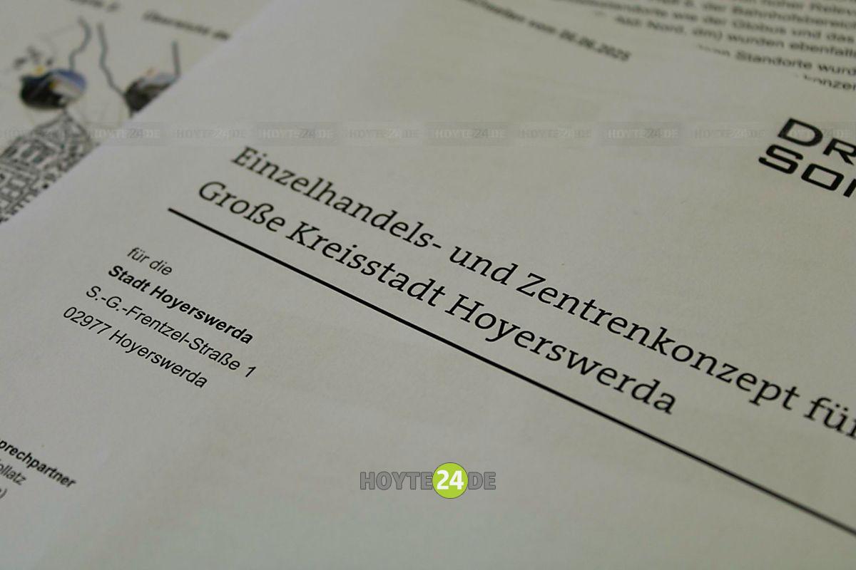 Man sieht das Deckblatt des Einzelhandels- und Zentrenkonzeptes.