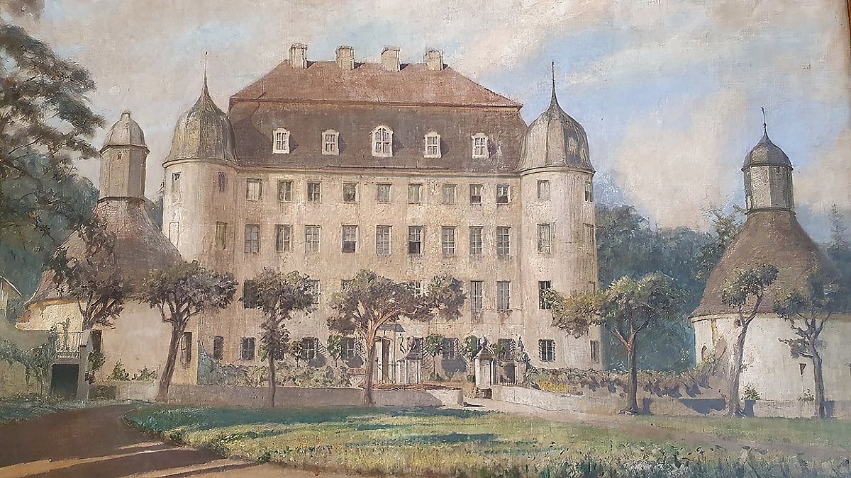 Zu sehen ist das vermutlich einzige Ölgemälde, das den früheren Sitz der Familie von Schönburg-Waldenburg zeigt - das Schloss Guteborn. 1923 von der Familie bei Maler Heinrich Schönchen in Auftrag gegeben und in der Schlosskapelle Guteborn zu finden.