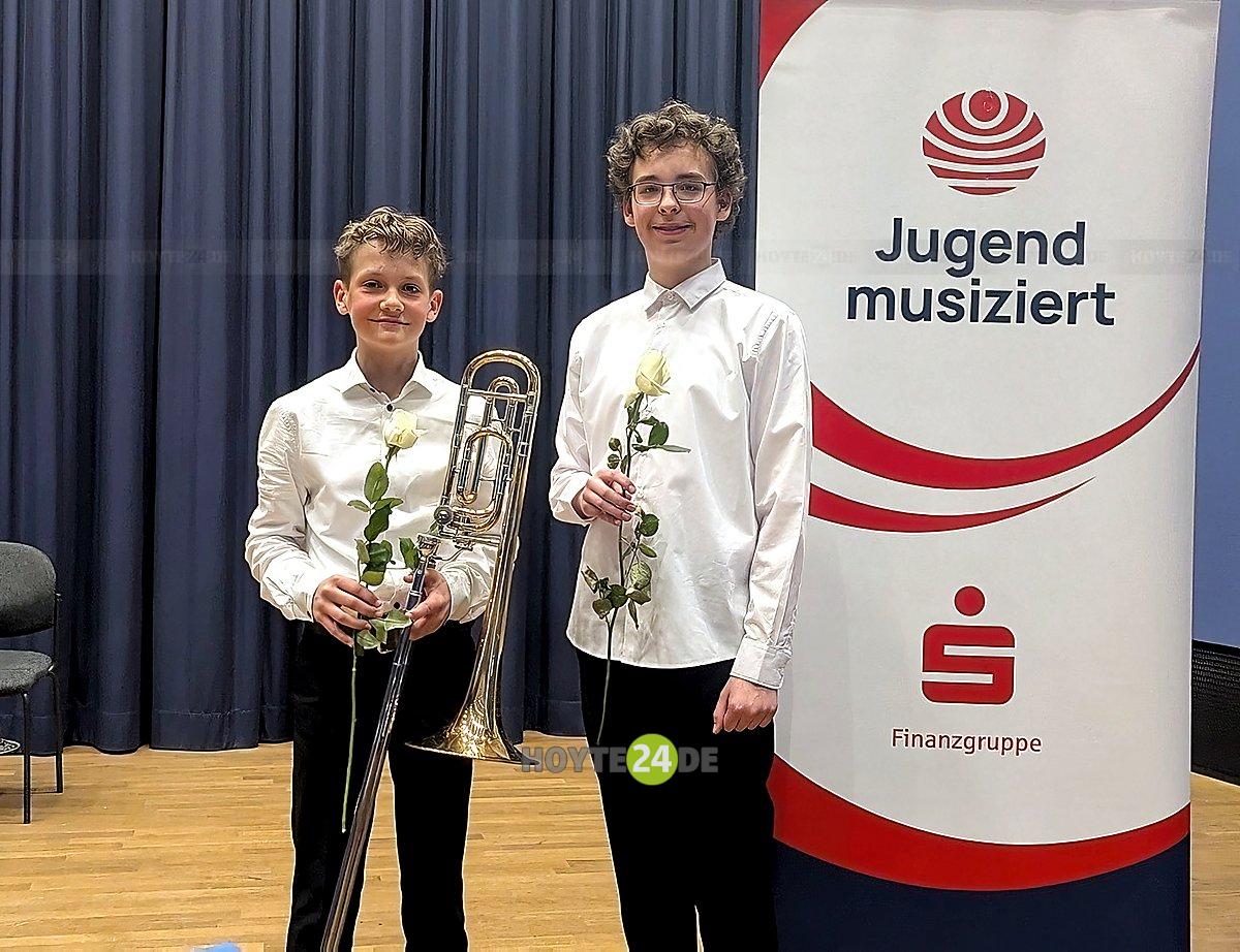 Man sieht Posaunist Wilhelm Vogel und Pianist Tristan Wels.
