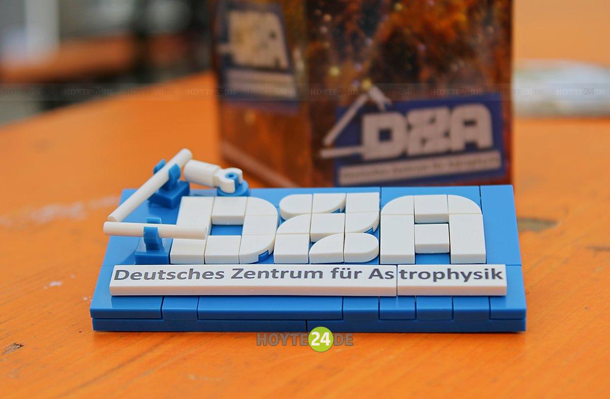 Man sieht ein Lego-Logo: DZA - Deutsches Zentrum für Astrophysik.