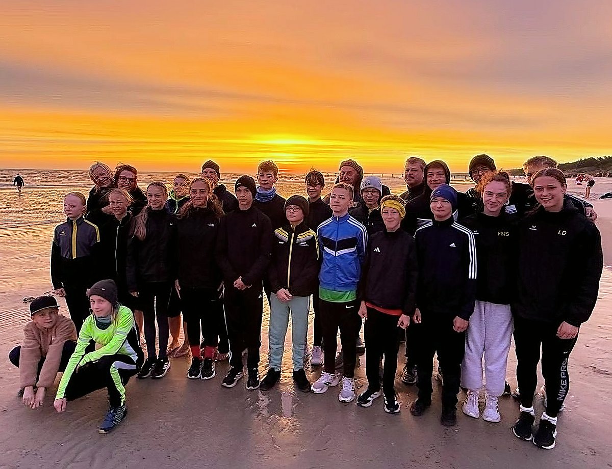 Man sieht die SC-Delegation beim Trainingslager in Zinnowitz.