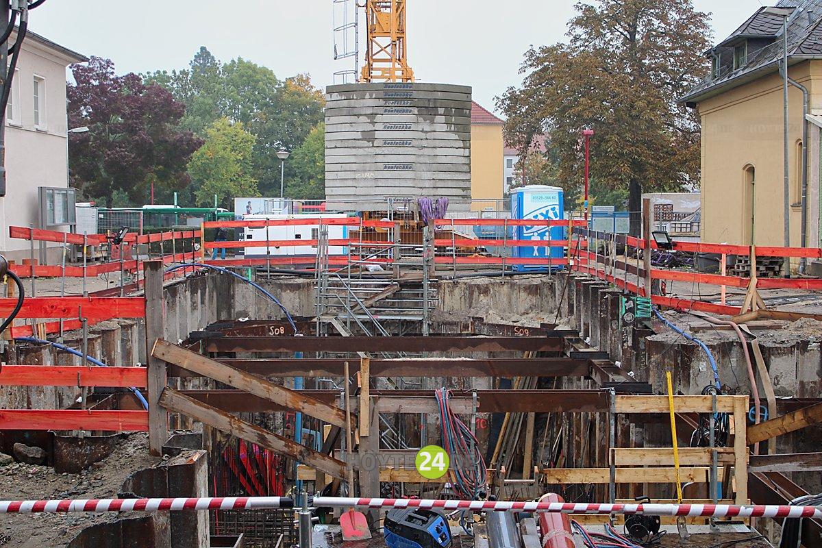 Man sieht einen Blick in die Tunnel-Baugrube.