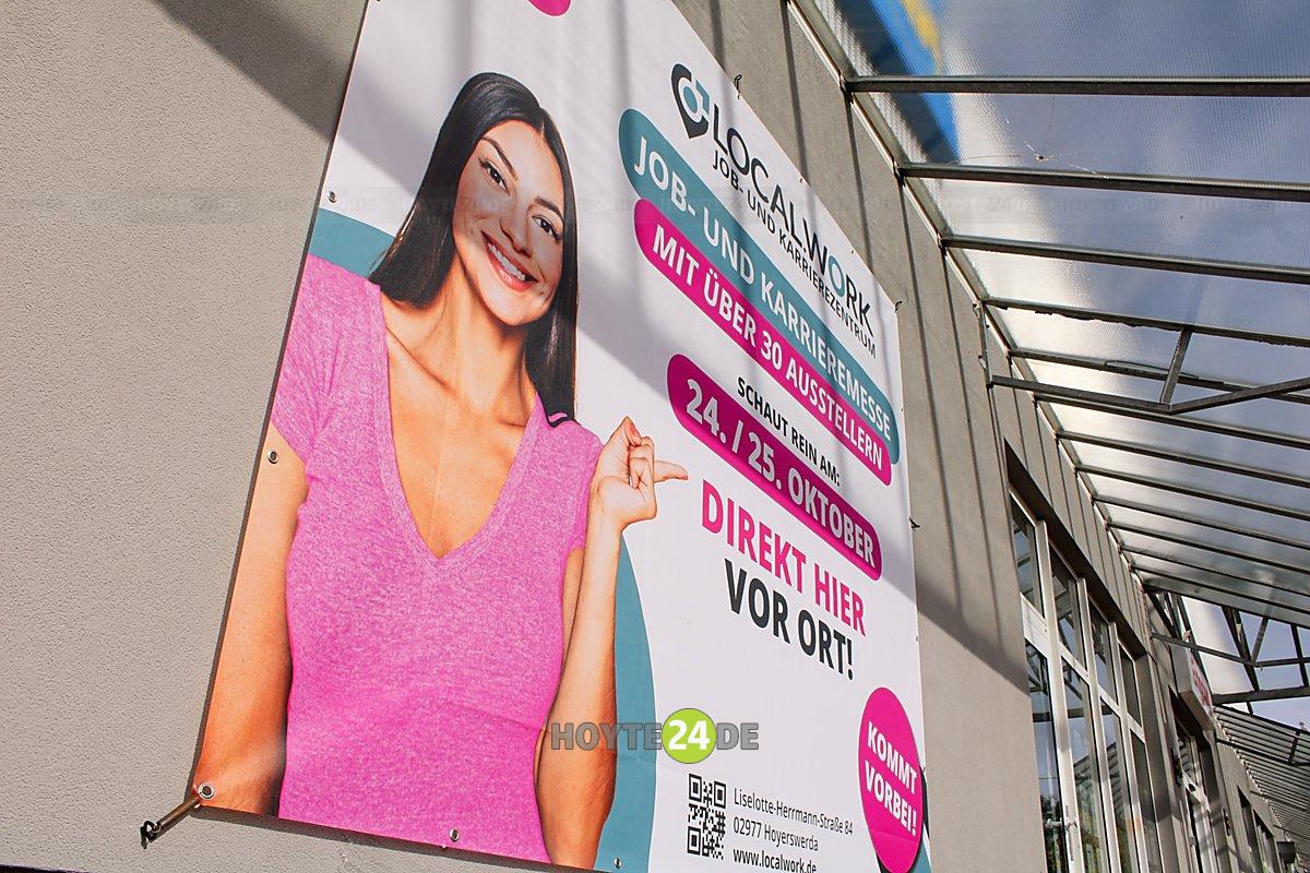 Man sieht ein Plakat für die Job- und Karrieremesse bei Localwork.