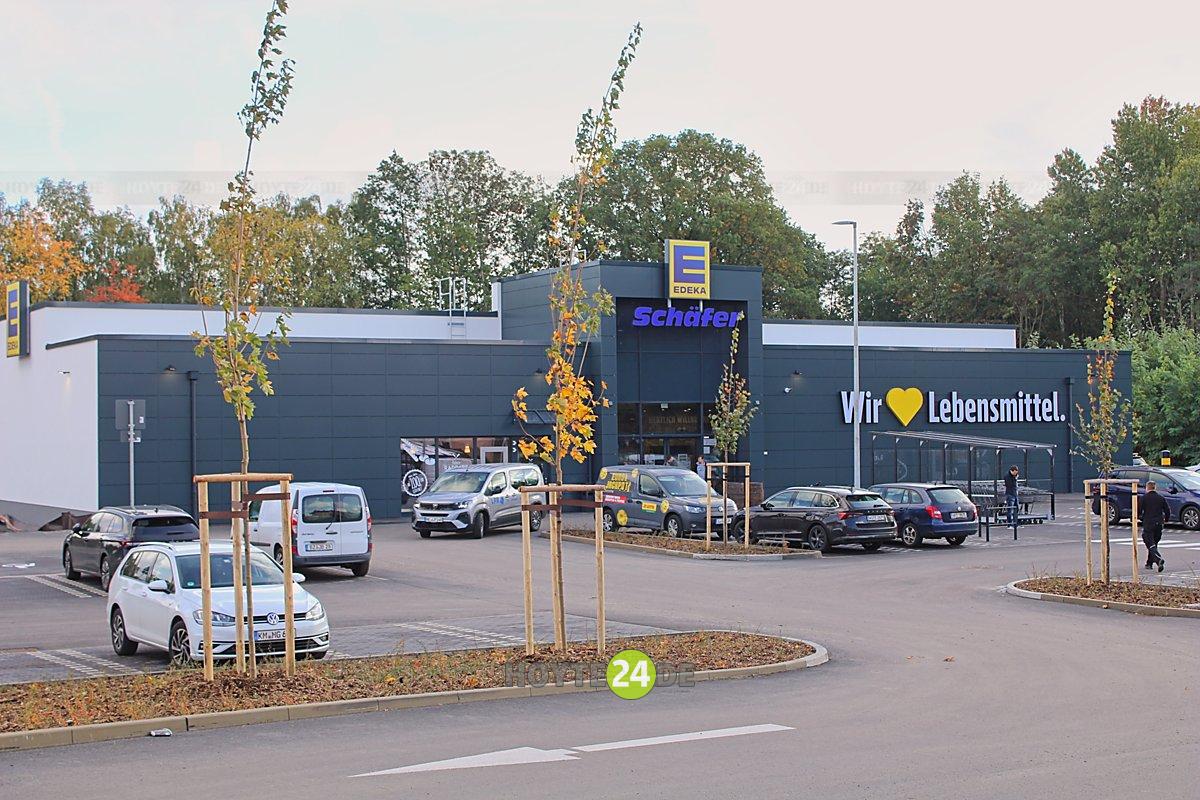 Man sieht den neuen Edeka-Markt in Bernsdorf.