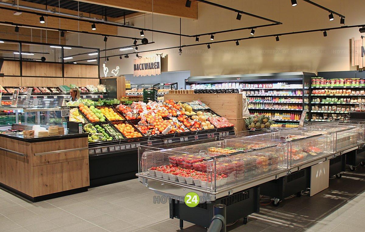 Man sieht die Obst- und Gemüse-Abteilung bei Edeka in Bernsdorf.