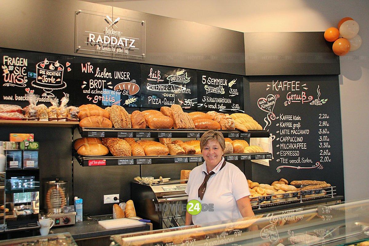Man sieht den Raddatz-Backshop im Edeka in Bernsdorf.