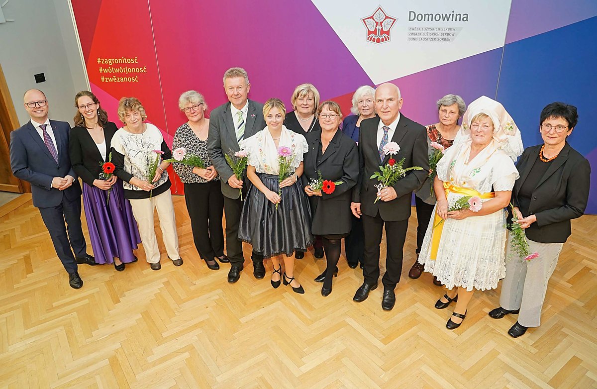 Man sieht die beim Domowina-Preis 2025 gewürdigten Personen.