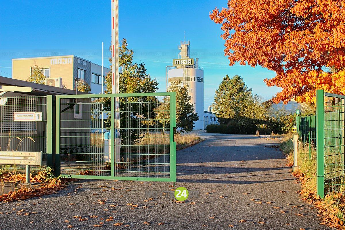 Man sieht den Eingang zum bisherigen Maja-Werk.