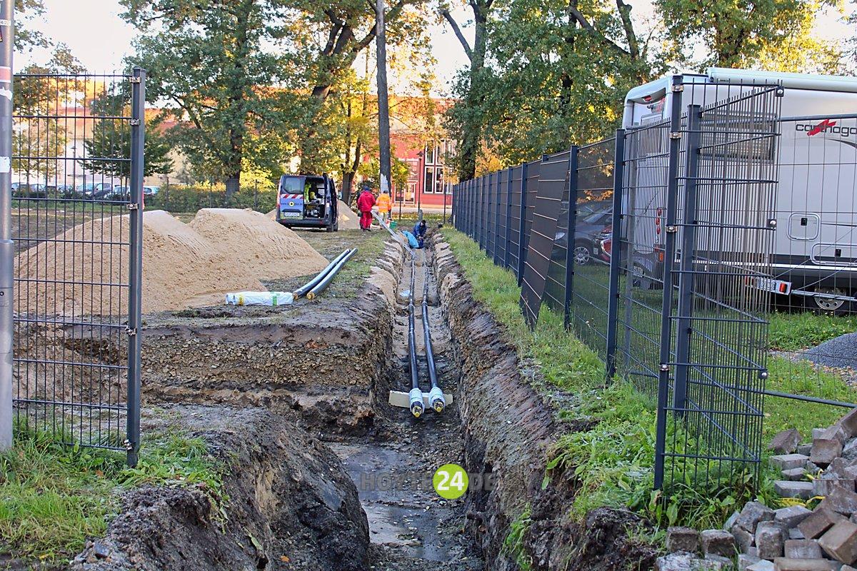 Man sieht den Leitungsbau hinter dem Lessinghaus,