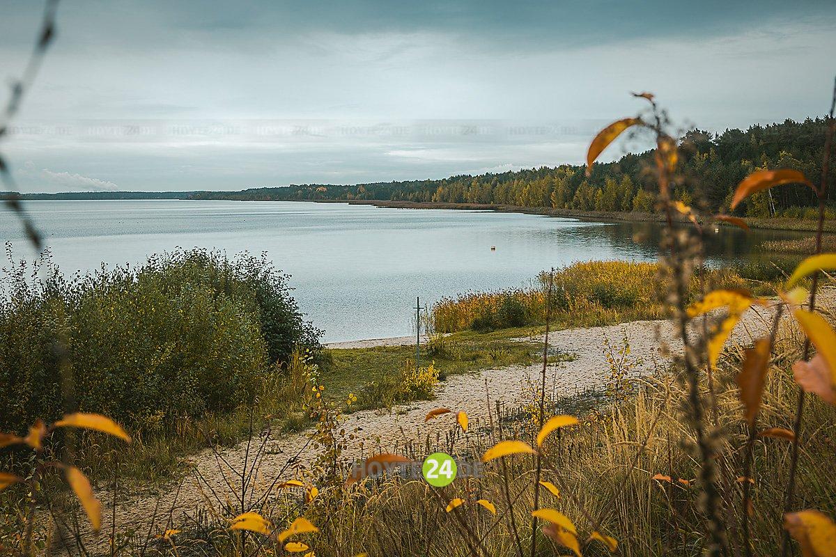Man sieht den Scheibe-See.