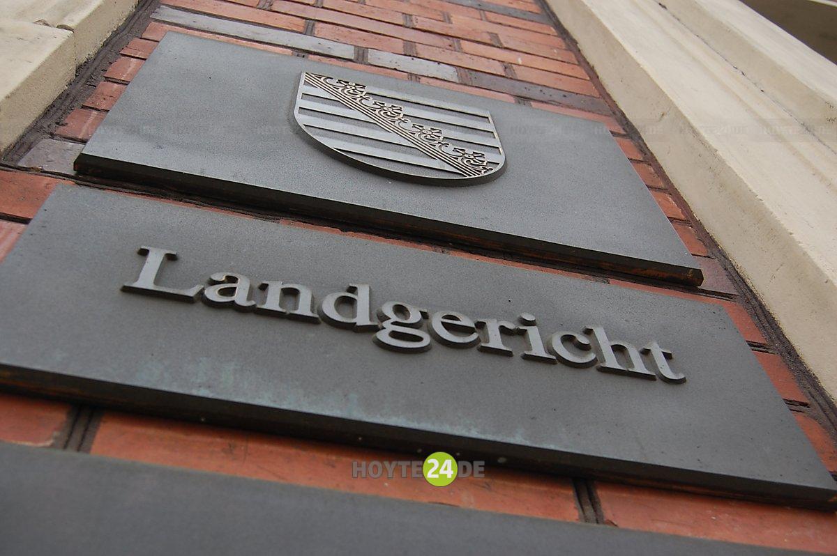 Man sieht das Landgericht-Schild in Görlitz.