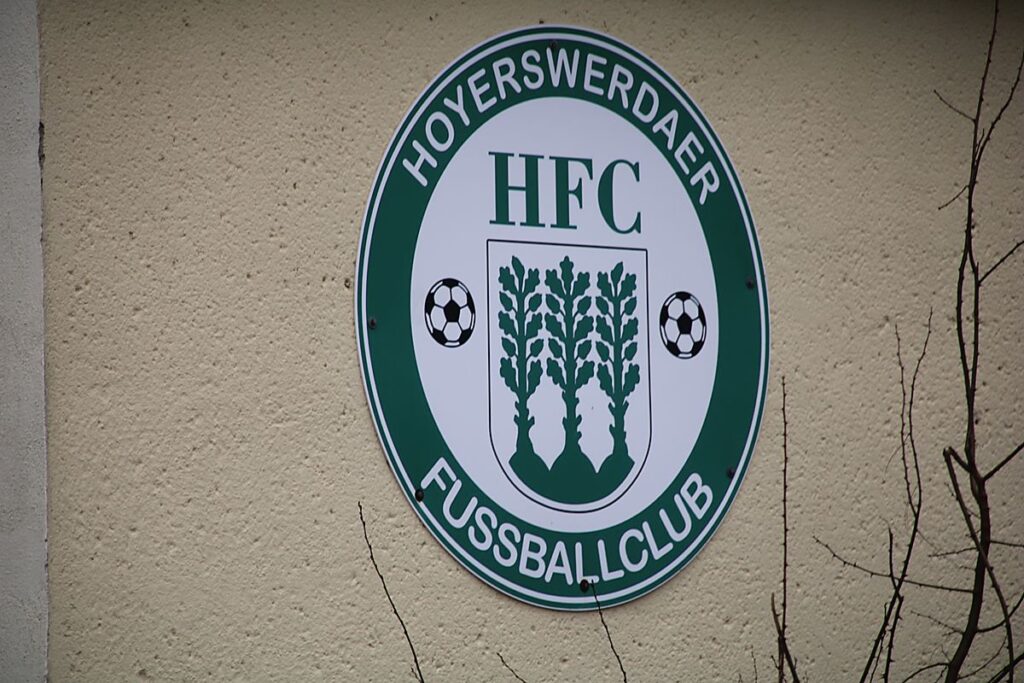 Man sieht das Logo des HFC.