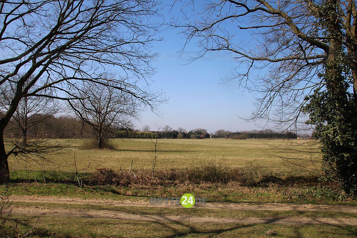 Man sieht eine Fläche an der Spremberger Chaussee.