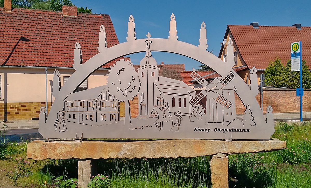 Man sieht den Schwibbogen in Dörgenhausen.