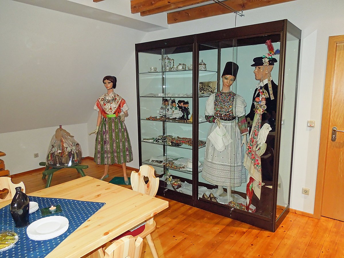 Man sieht die Heimatstube Bröthen.