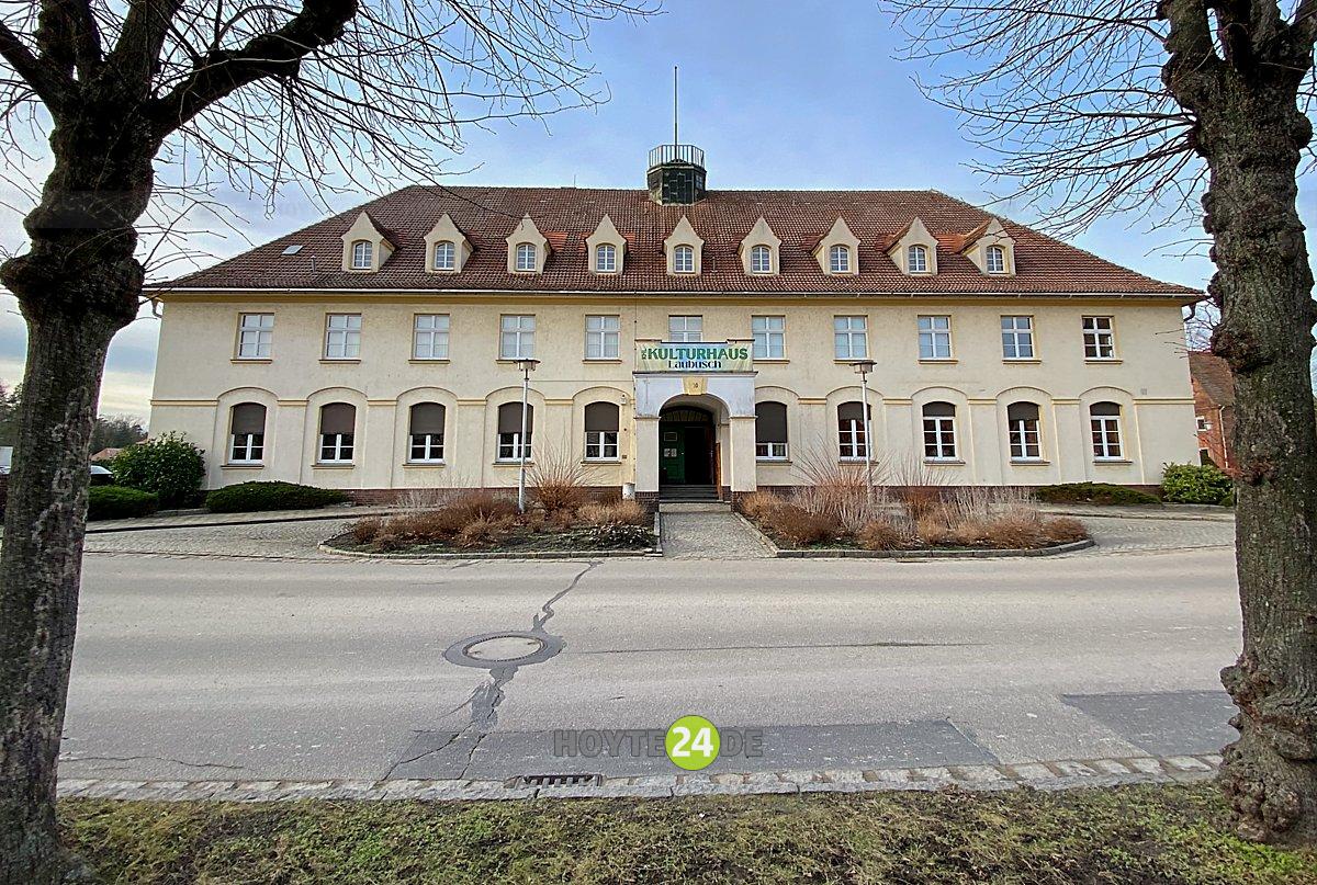 Man sieht das Kulturhaus Laubusch.