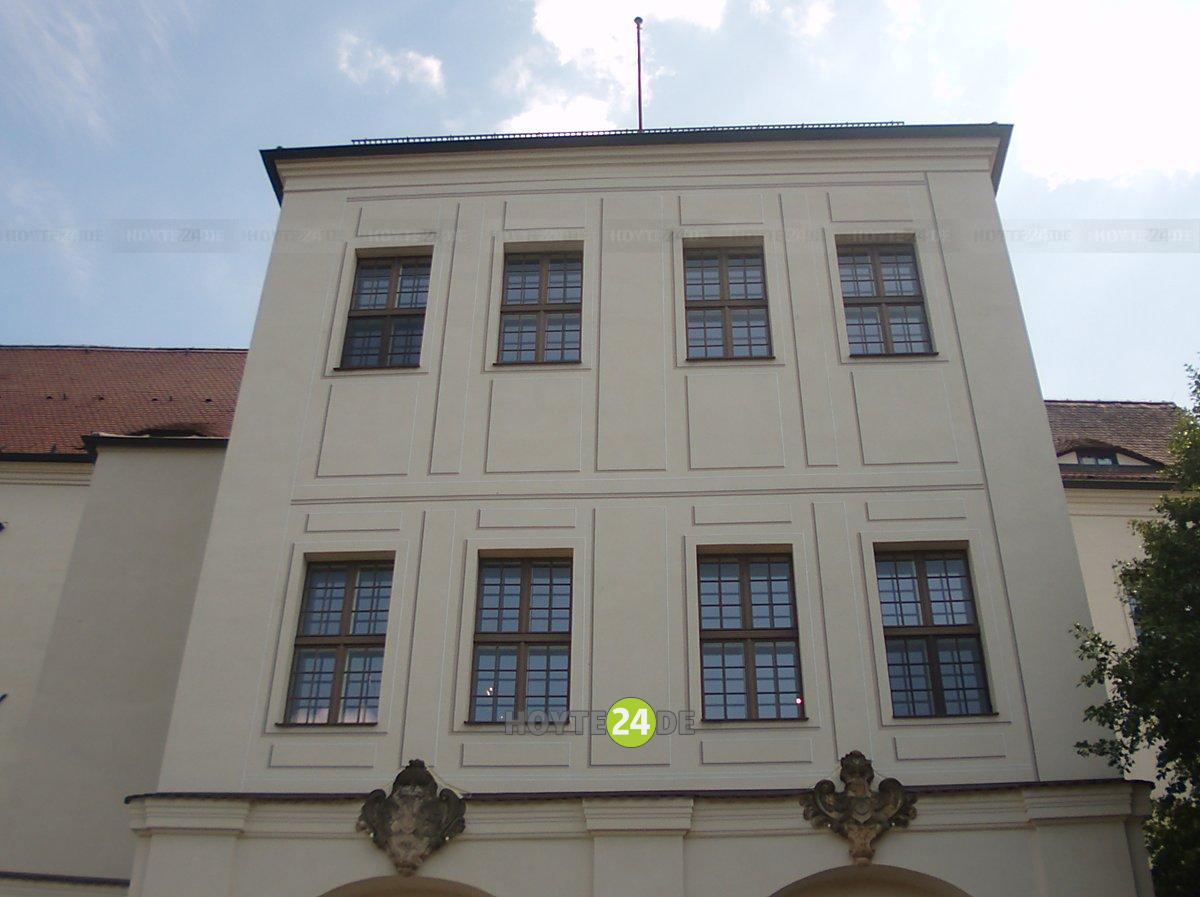 Man sieht das Schloss Hoyerswerda.