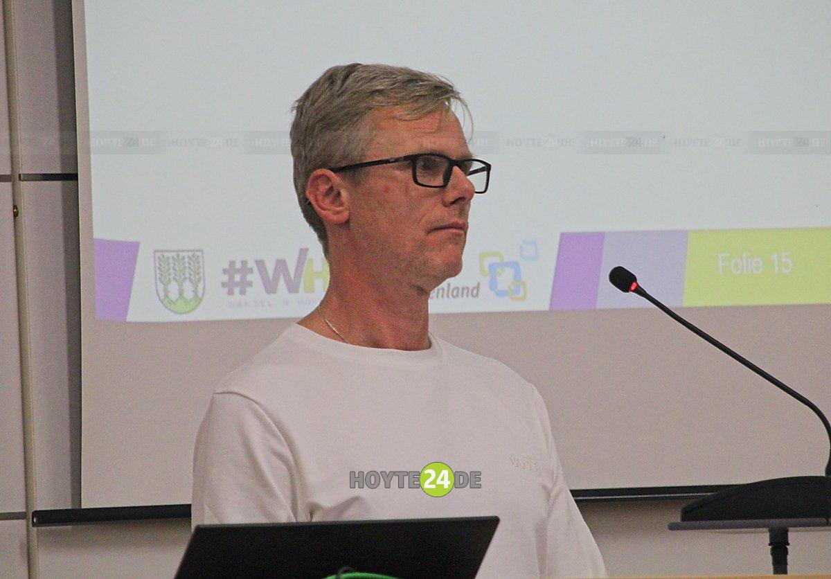 Man sieht Hoyerswerdas neuen Friedensrichter Christian Behring.