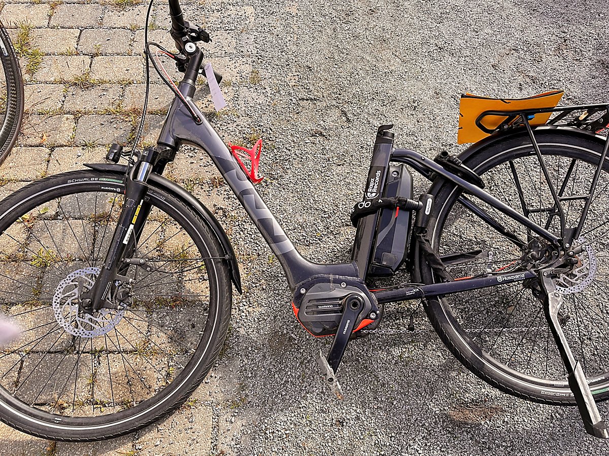 Man sieht das gefundene Fahrrad.