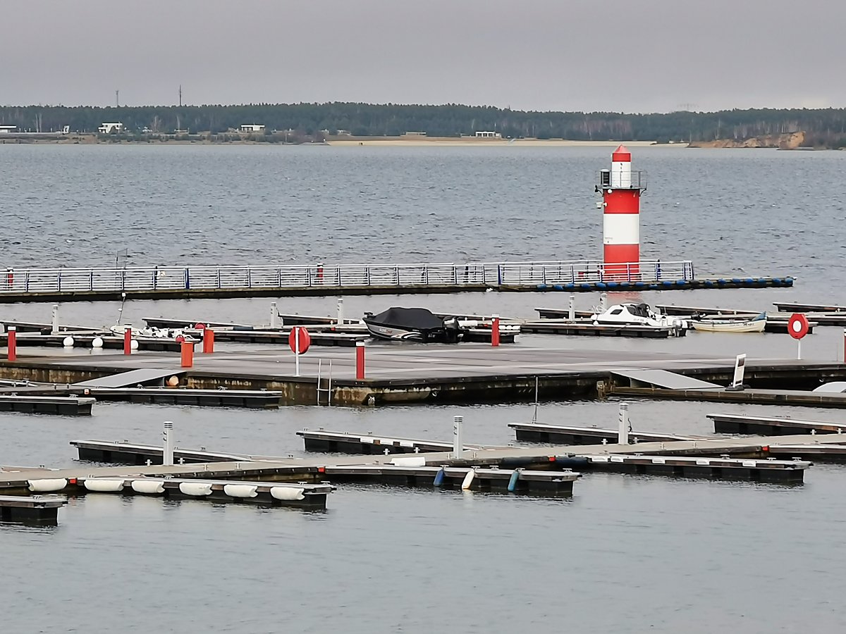 Man sieht den Bärwalder See.
