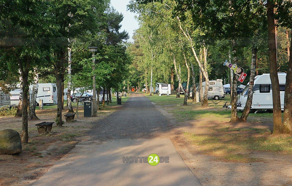 Man sieht die Strandpromenade des Silbersees vor dessen Sanierung.