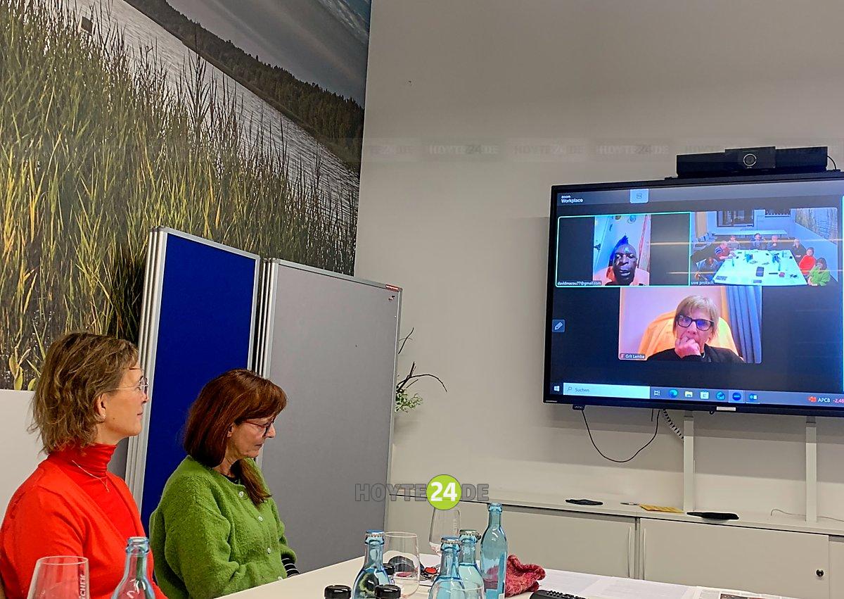 Man sieht Maja Lehmann und Sabine Proksch, dazu zugeschaltet David Macou und Grit Lemke.