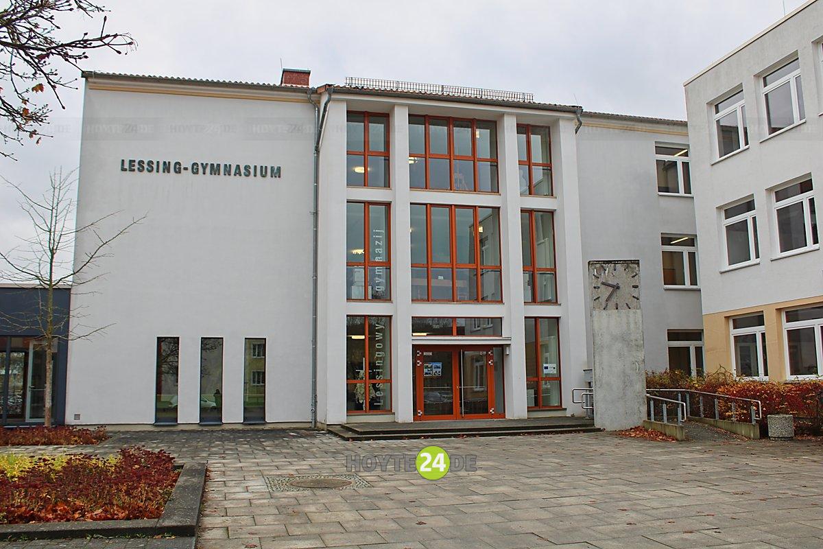 Man sieht das Lessing-Gymnasium.