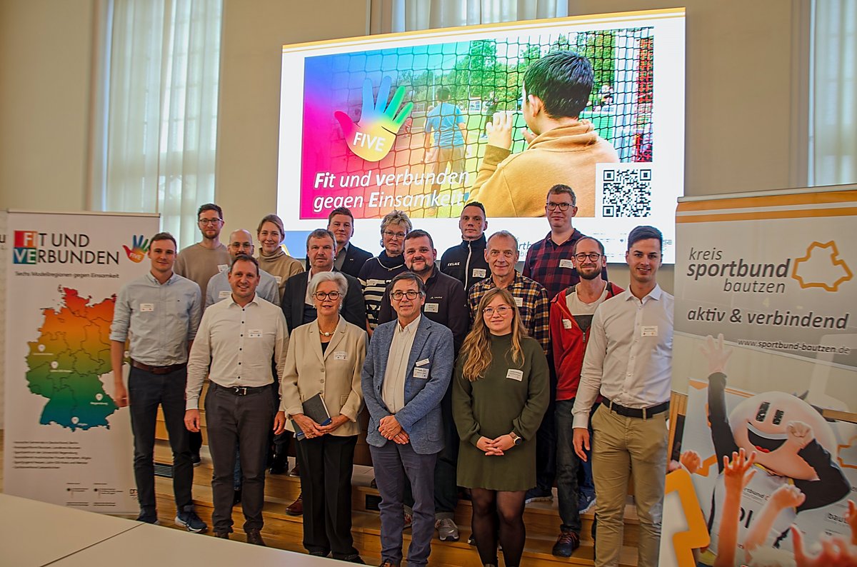 Man sieht die Mitglieder des ersten Treffens in Bautzen.