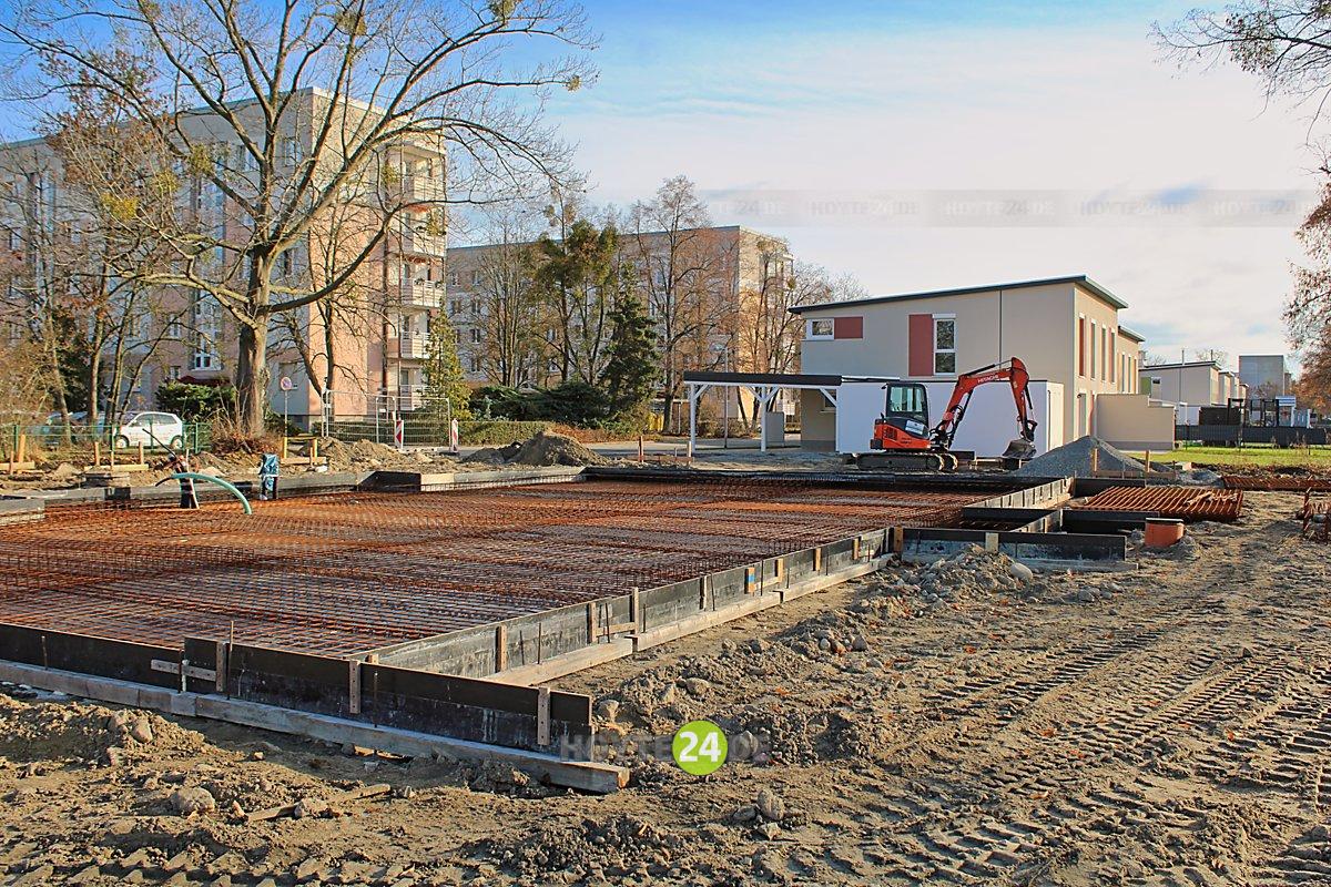 Man sieht einen Blick auf die Baustelle in der Scadoer Straße.
