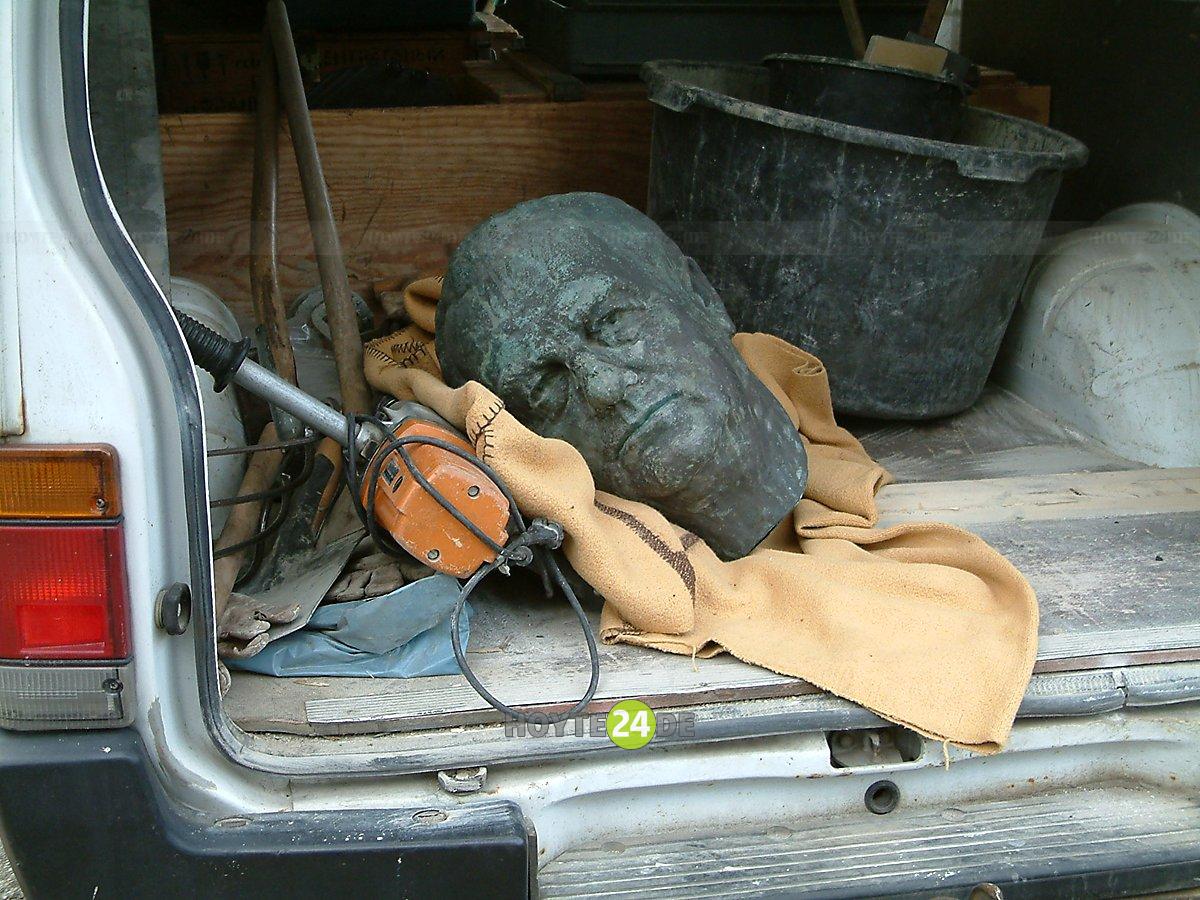 Man sieht den Kopf einer Wilhelm-Pieck-Büste.