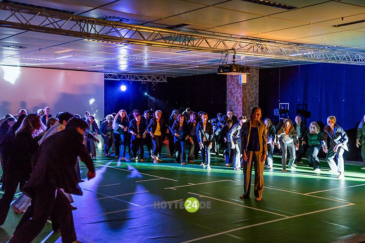 Man sieht eine frühere Tanzaufführung im ehemaligen Centrum.