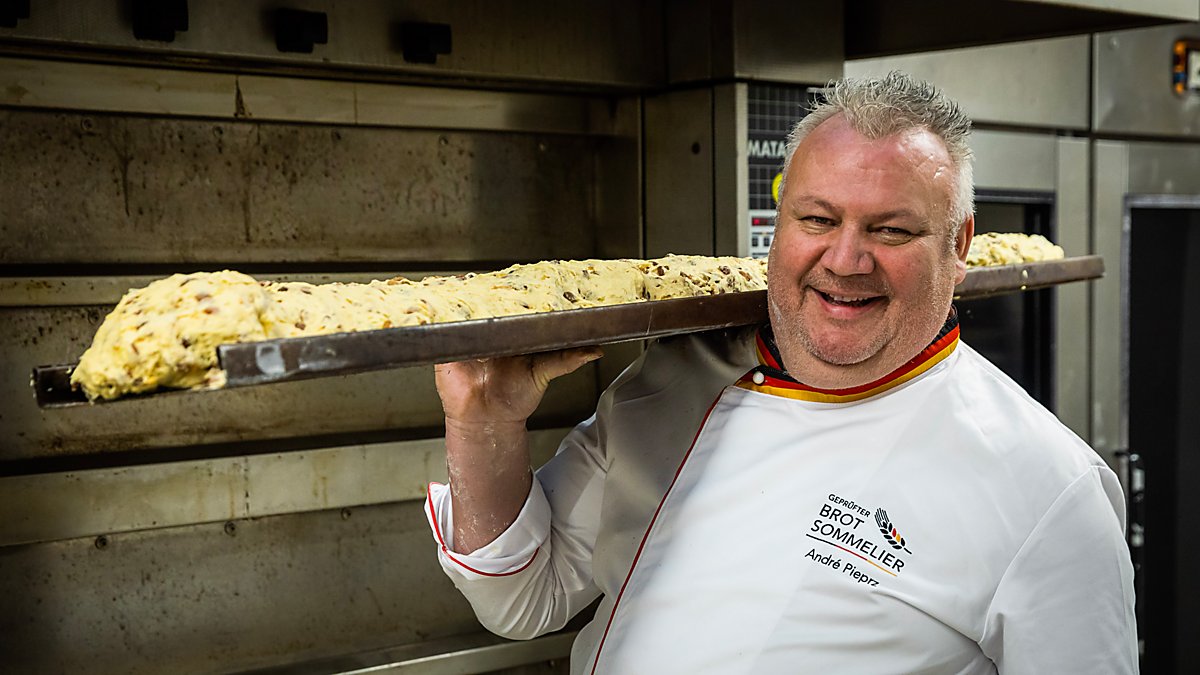 Man sieht André Pieprz mit seiner Riesenstolle.