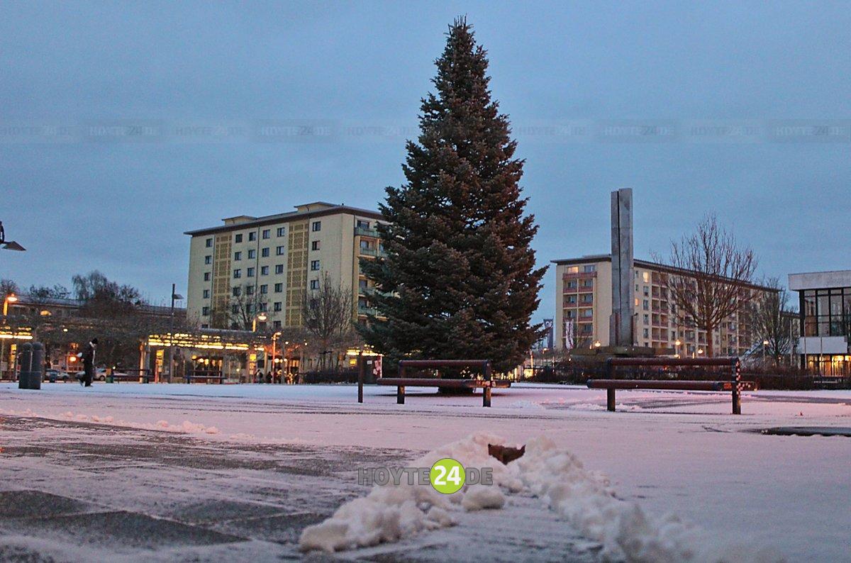 Man sieht den Lausitzer Platz mit Schnee.