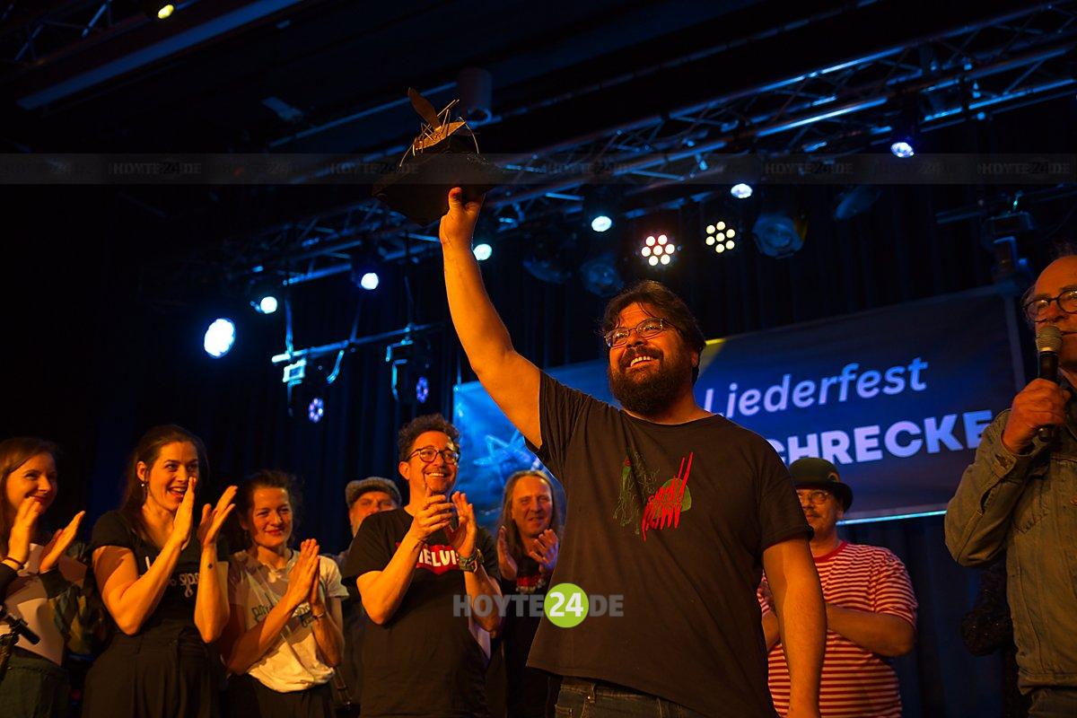 Man sieht Paul Geigerzähler mit der Sieger-Hoyschrecke.