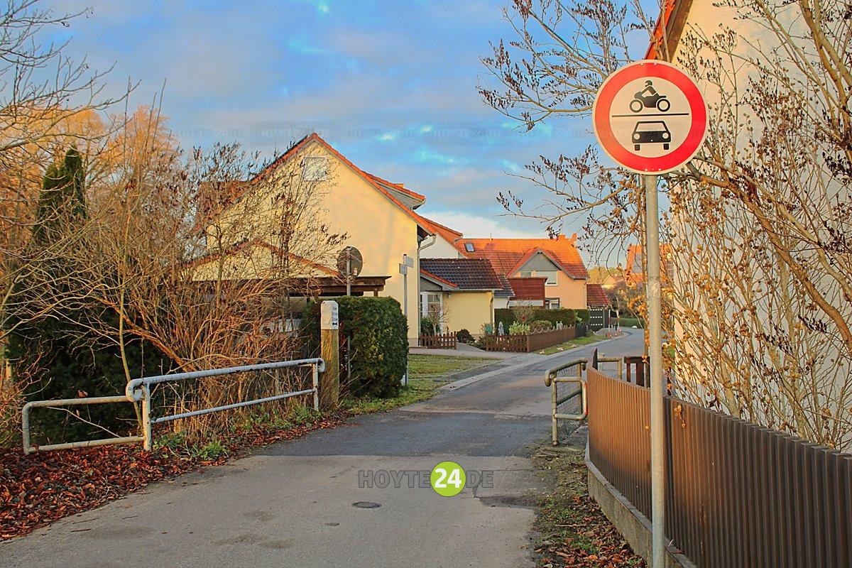 Man sieht die Brücke über den Vincenzgraben in Dörgenhausen.