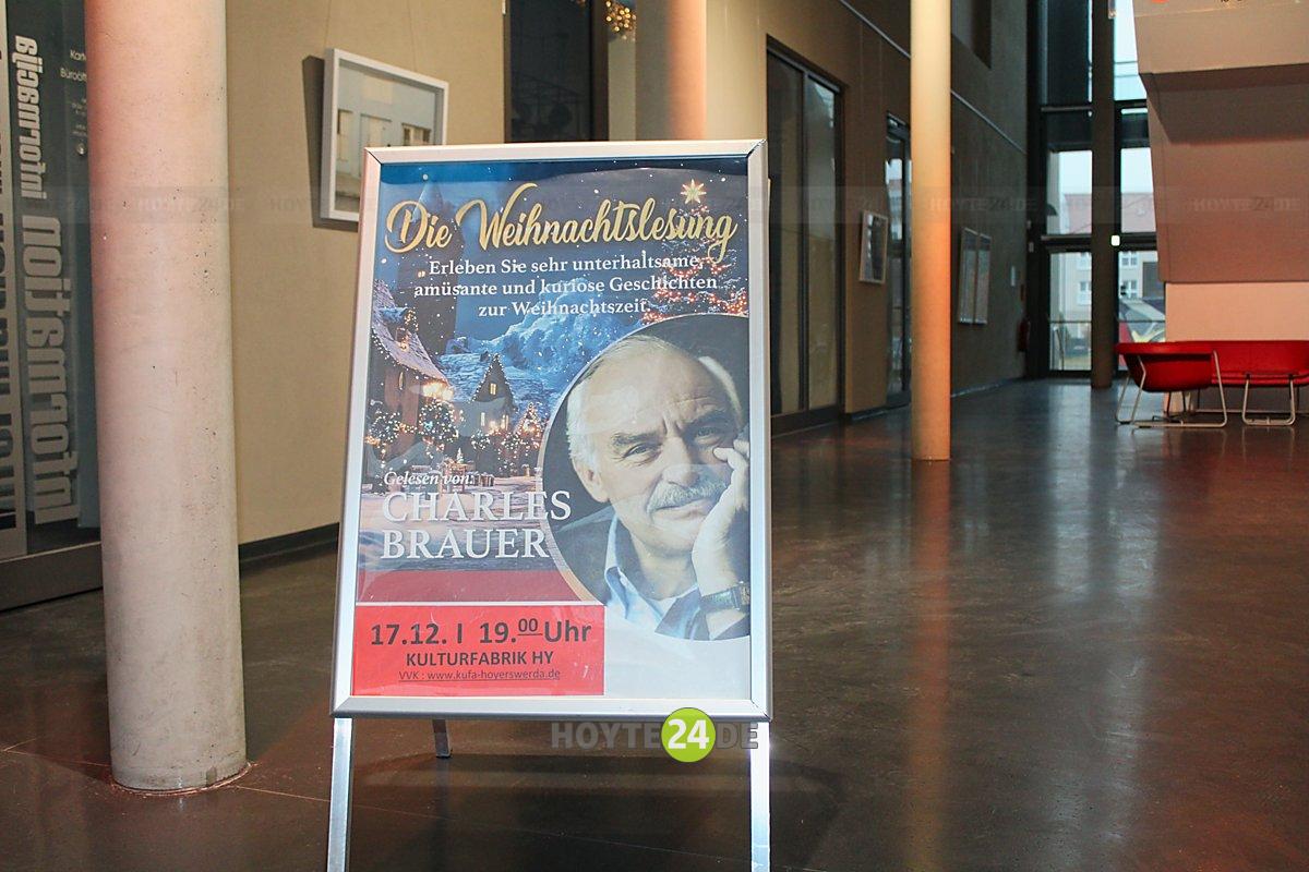 Man sieht ein Charles-Brauer-Plakat im Bürgerzentrum.