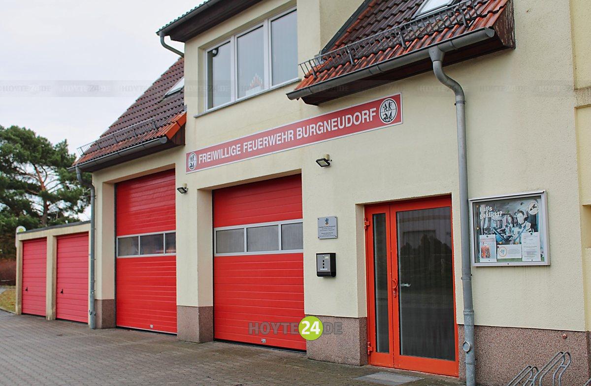 Man sieht das Feuerwehr-Gerätehaus in Burgneudorf.