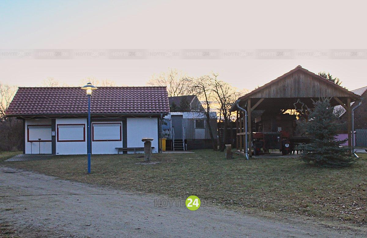Man sieht den Dorfplatz in Kühnicht.