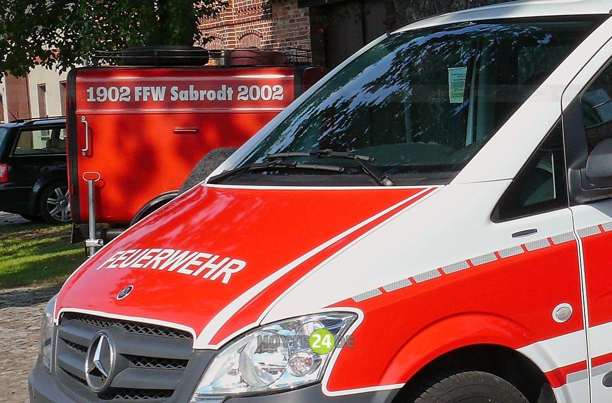 Man sieht Feuerwehr-Technik aus Sabrodt.