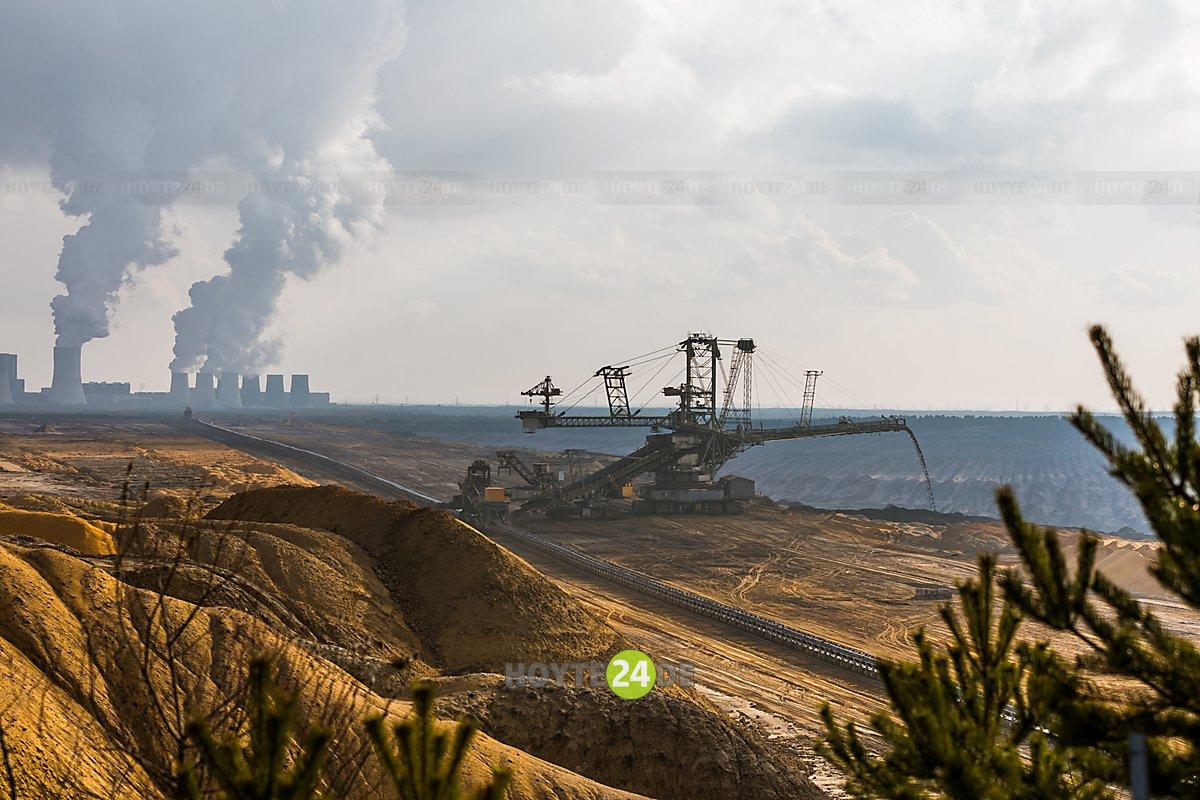 Man sieht den Tagebau Nochten.
