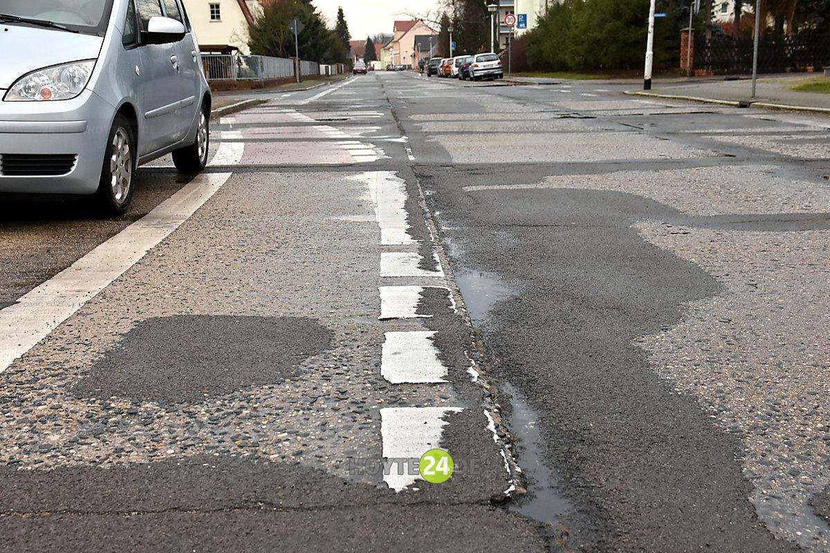 Man sieht die marode Luxemburgstraße.