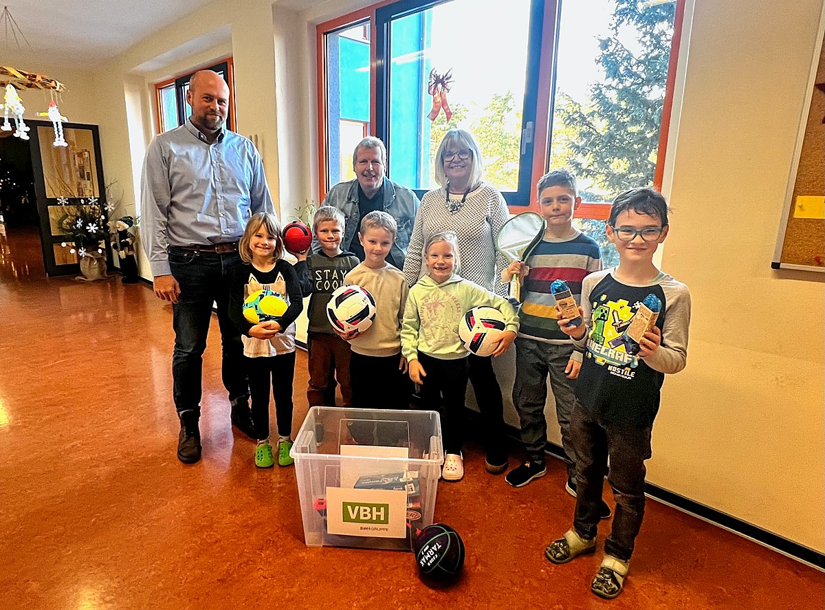 Man sieht die Preisübergabe.