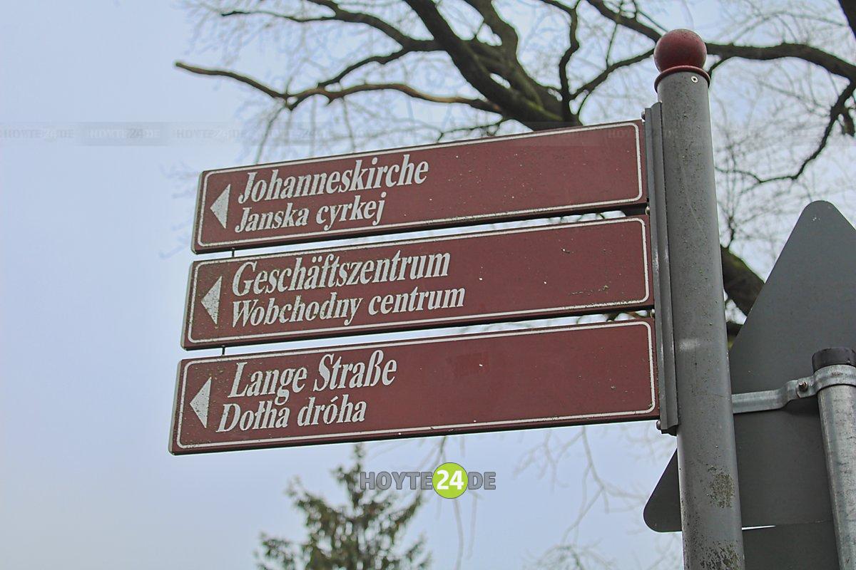 Man sieht die vergessenen Schilder.