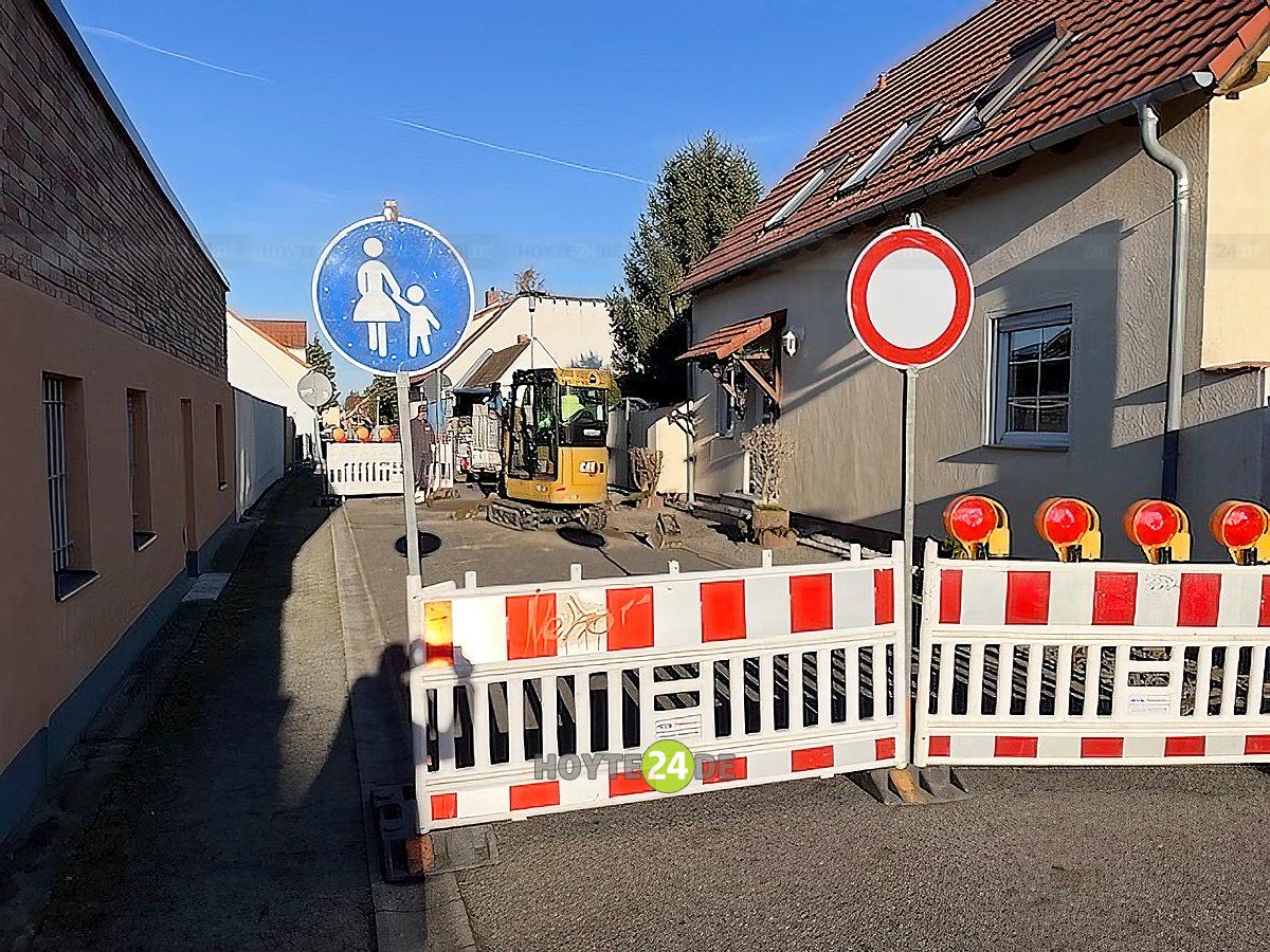 Man sieht die gesperrte Hauptmannstraße.